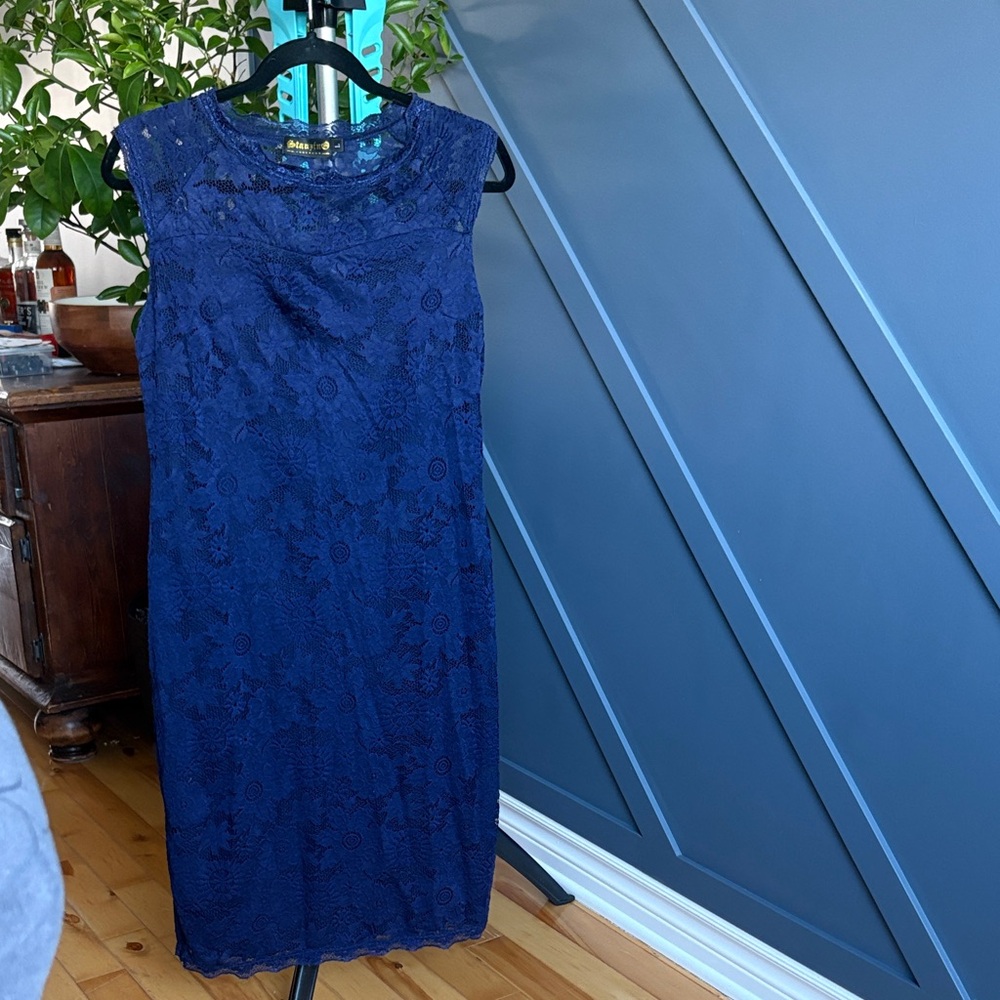 Chic Navy Lace Midi Dress